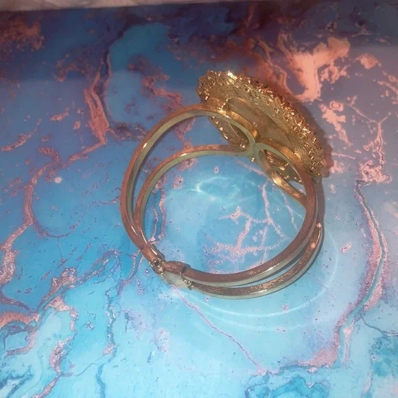 Vintage Bangle - Picture 2 of 3